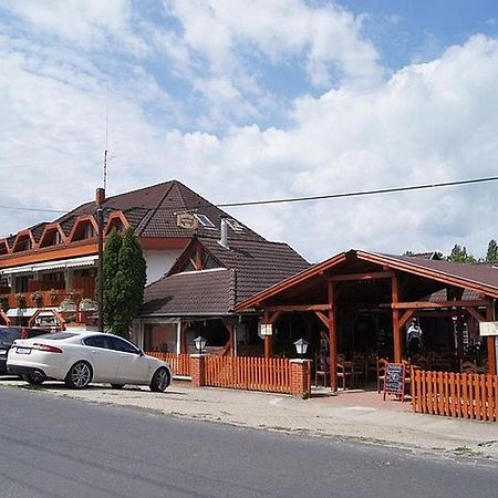 Retro Hotel Merid Zamardi Bagian luar foto