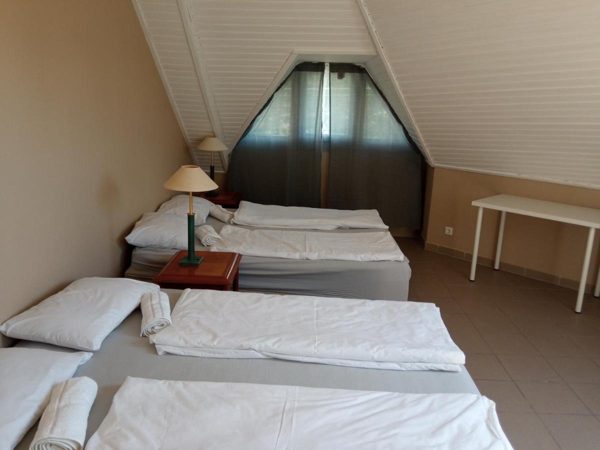 Retro Hotel Merid Zamardi Bagian luar foto