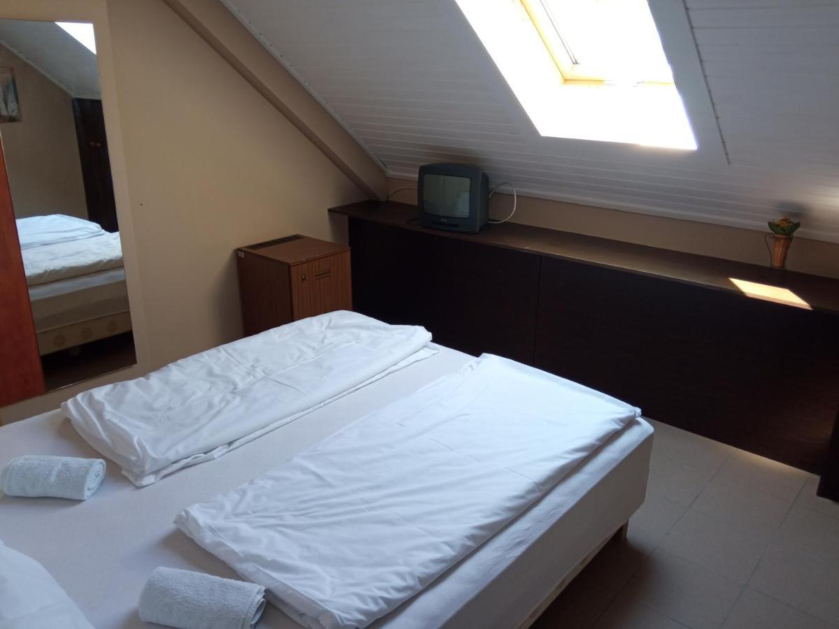 Retro Hotel Merid Zamardi Bagian luar foto