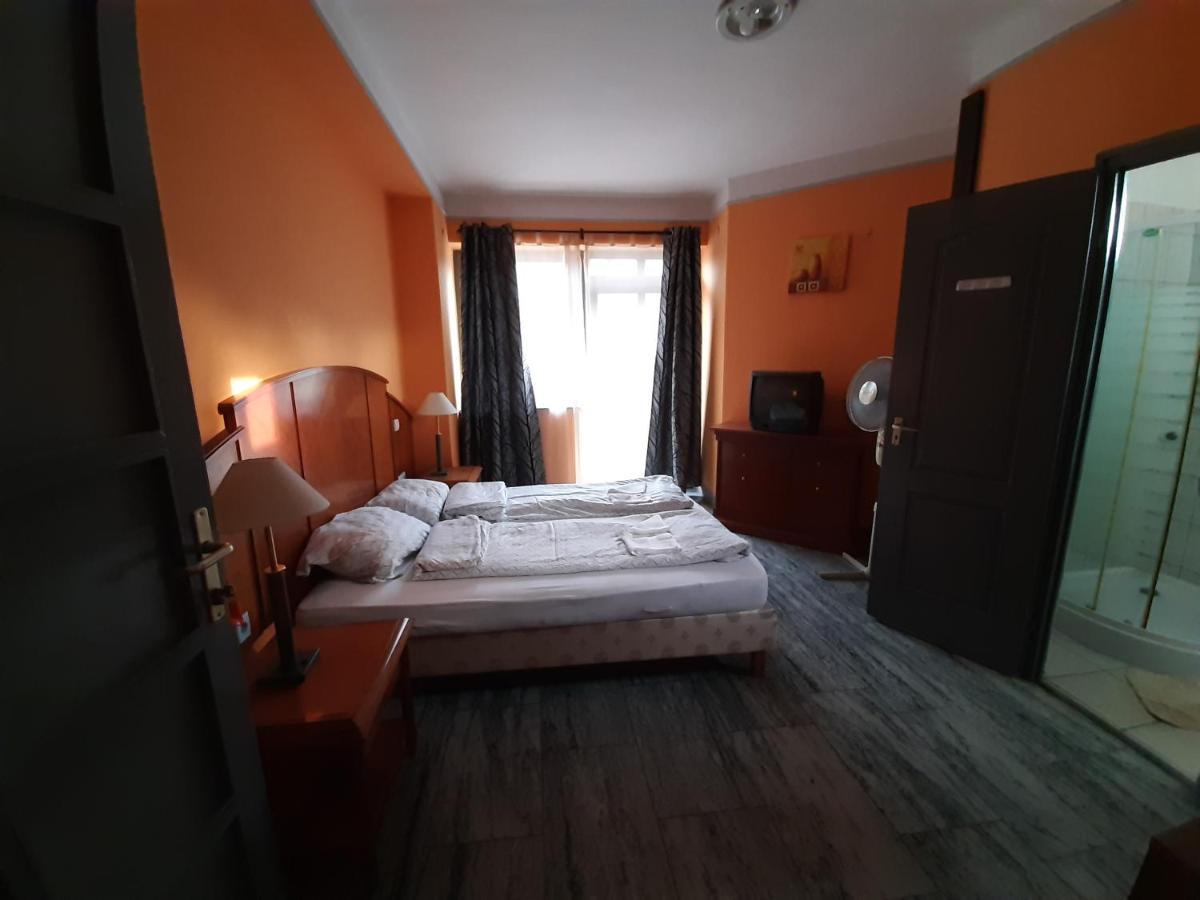 Retro Hotel Merid Zamardi Bagian luar foto